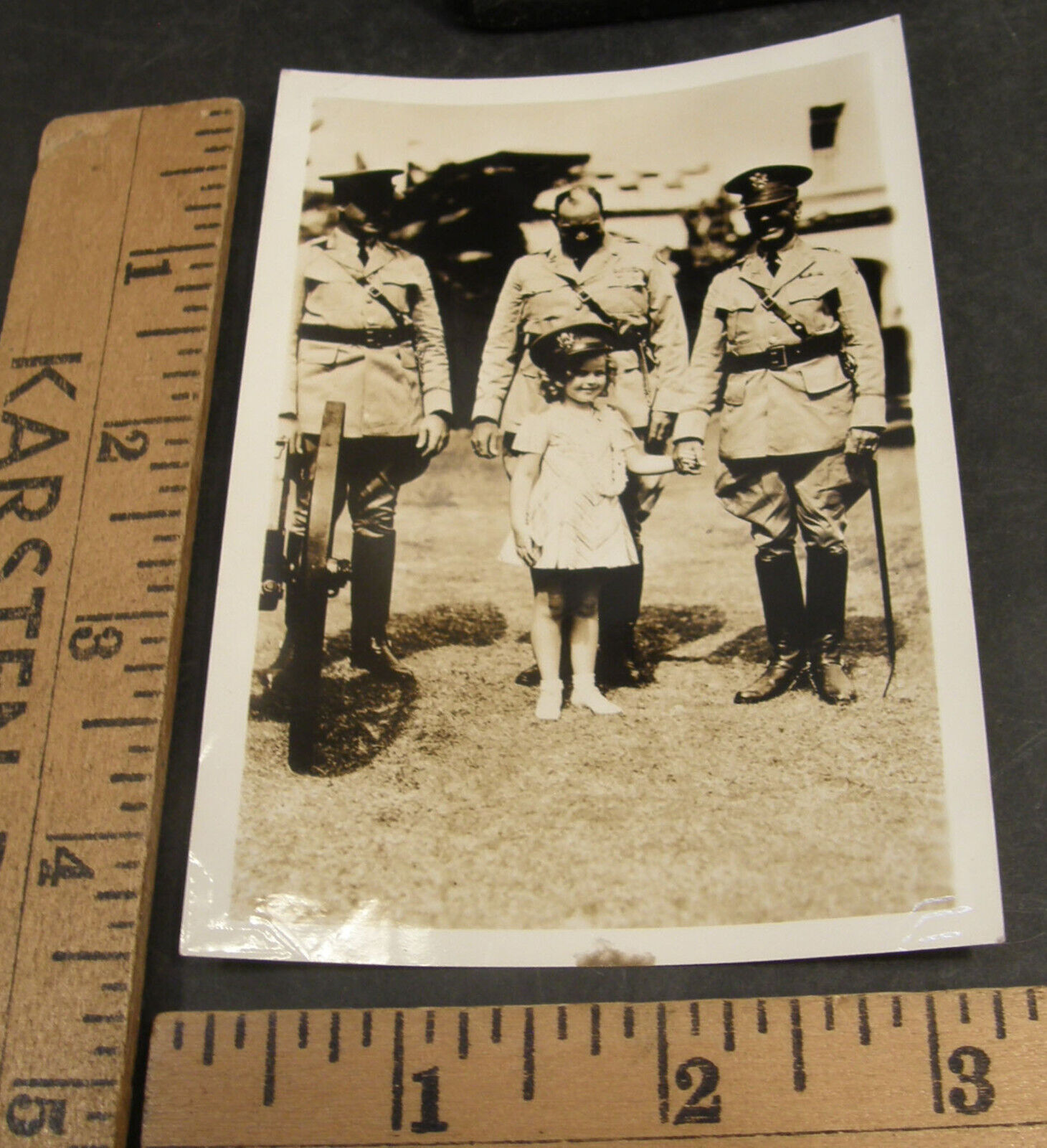 VINTAGE 1935 PHOTO SHIRLEY TEMPLE US ARMY OFFICERS SCHOFIELD BARRACKS HAWAII