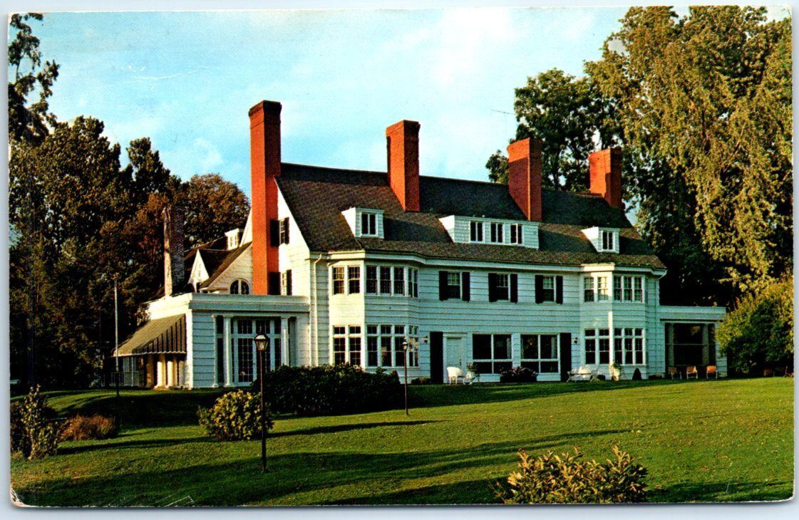 Postcard - Four Chimney\'s Luncheon - Old Bennington, Vermont