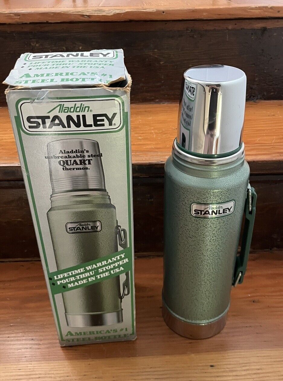 Vintage 1989 USA Made Aladdin Stanley Thermos Green 1 Quart A944DH New In Box.