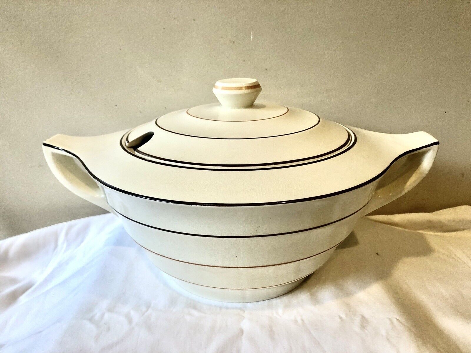 Extra Large Wedgwood Annular Art Deco 1934 Soup Tureen & Lid
