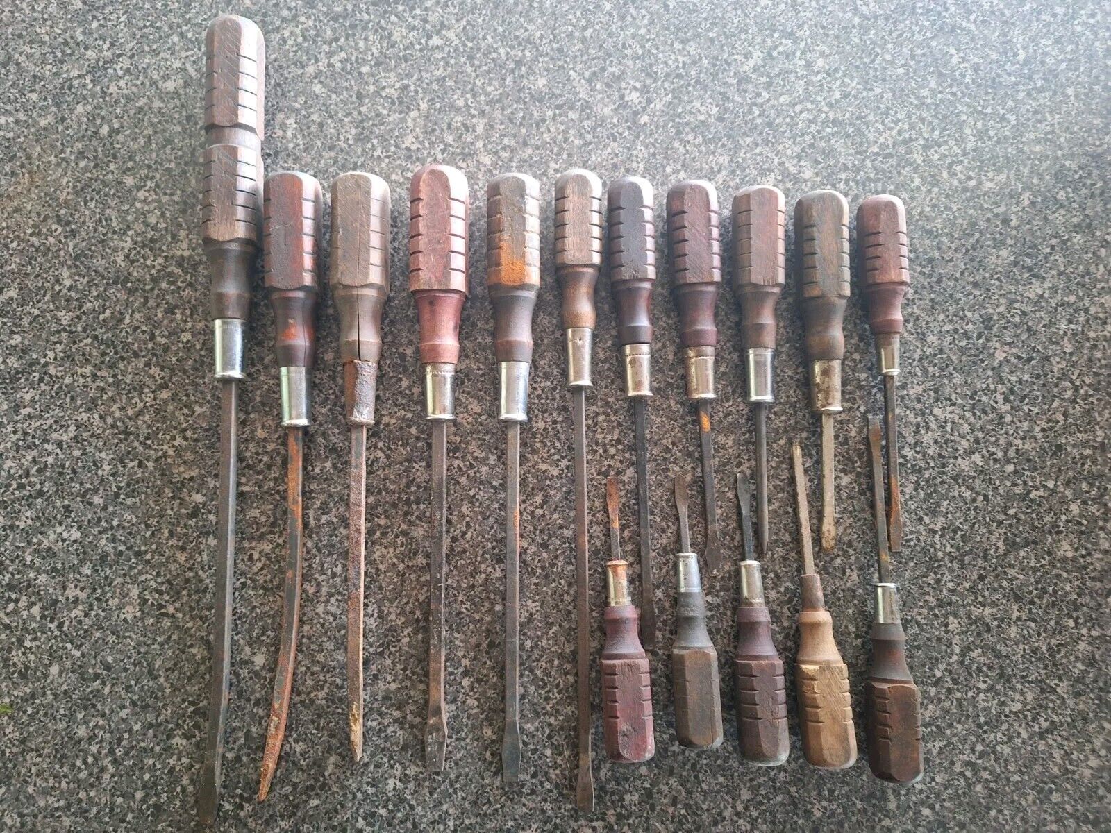 Lot Of 16 Old Vintage Wood Handle Screwdrivers for Cabinetmakers & Mechanics