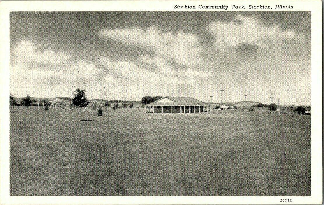 1930'S. STOCKTON COMMUNITY PARK. STOCKTON, ILL. POSTCARD s3