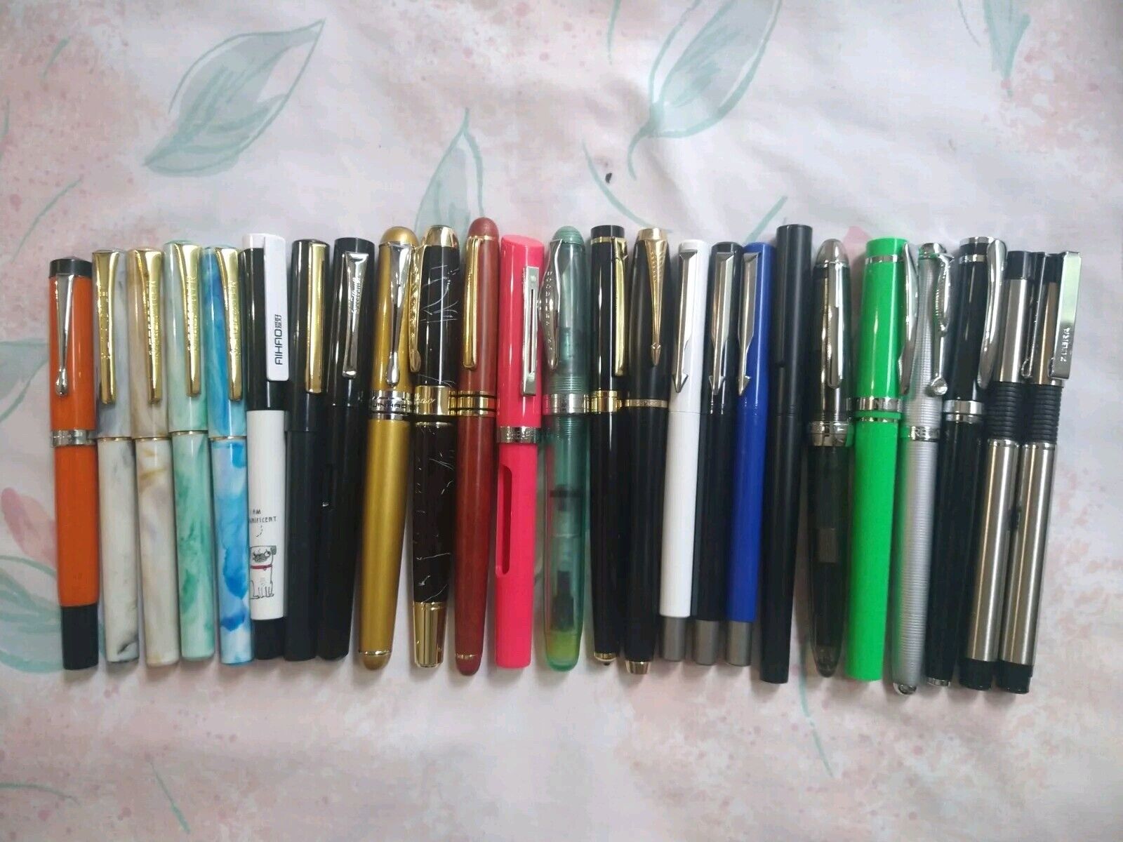 Lot Of 25 Fountain Pens  Sheaffer, Parker, Jinahoo 