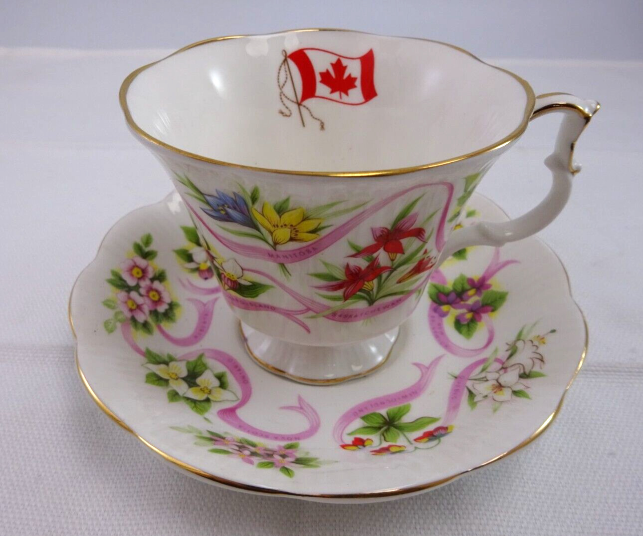 LOVELY ROYAL ALBERT TEA CUP & SAUCER CANADA OUR EMBLEMS DEAR ENGLAND BONE CHINA