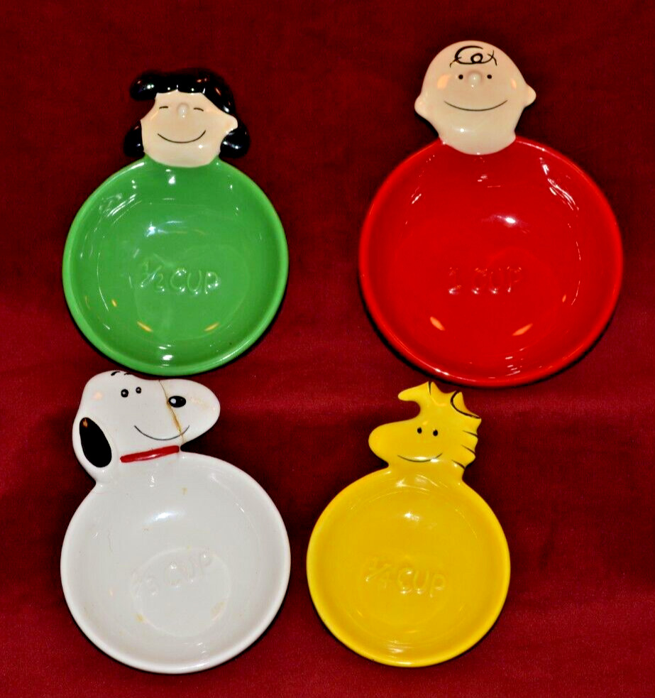 PEANUTS Measuring Cups Charlie Brown Lucy Snoopy Woodstock 2010 Hallmark