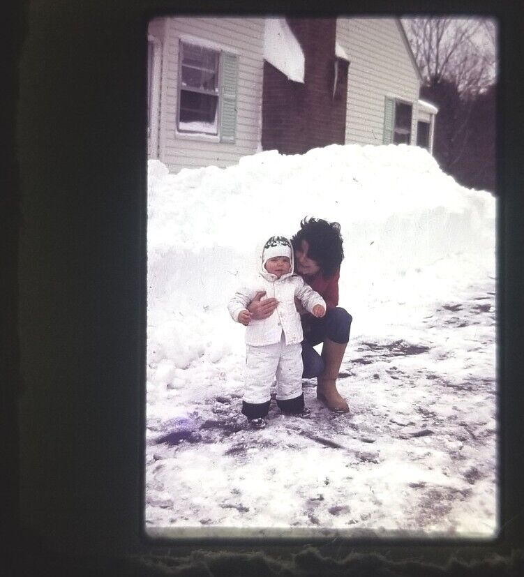 MOTHER & BABY IN SNOW,1978.VTG AGFACHROME 35 MM PHOTO SLIDE*C6