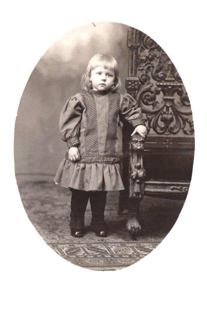 LITTLE GIRL BY ANTIQUE CHAIR.VTG REAL PHOTO POSTCARD RPPC*C9