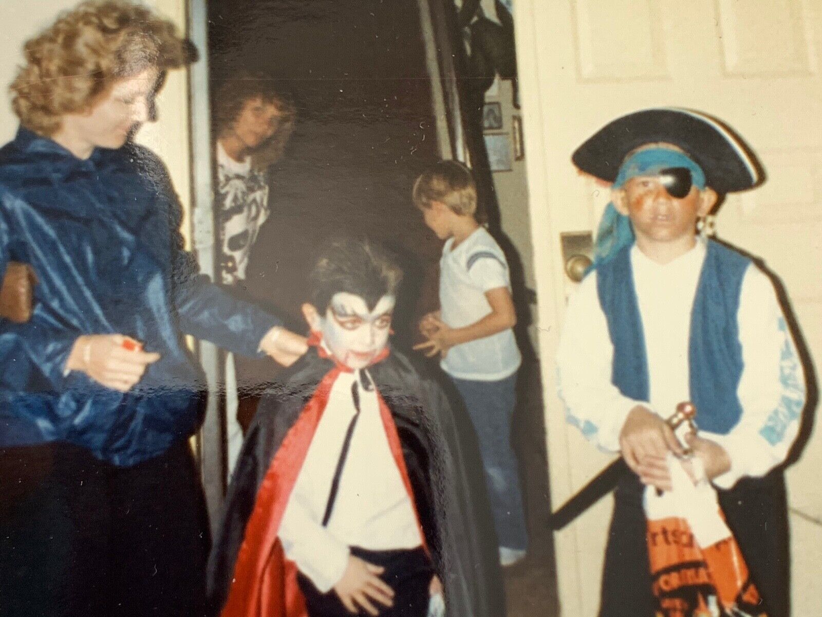 (Ah) Original Found Photo Photograph Snapshot Halloween Dracula Pirate Kids