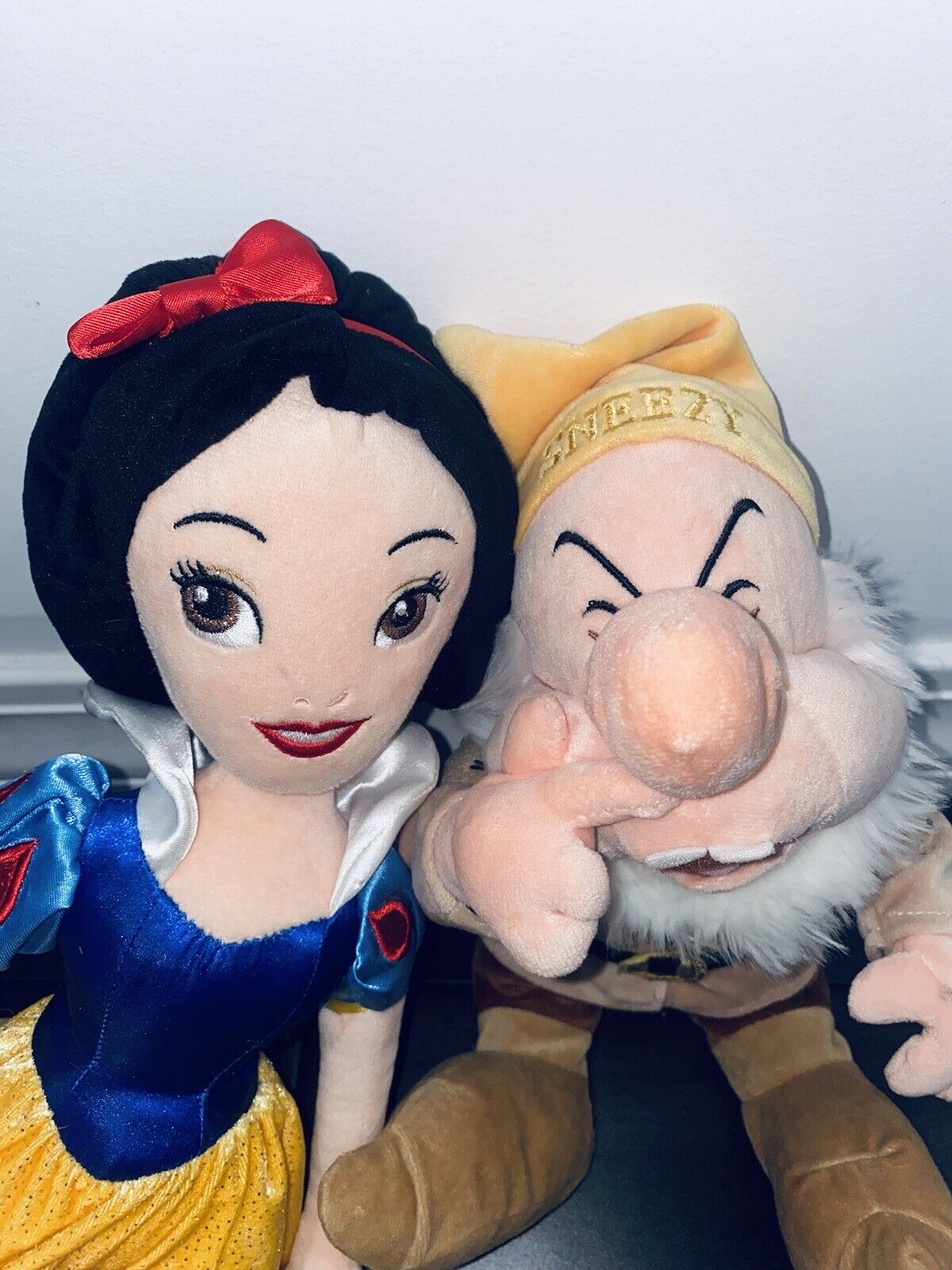 x2 Lot Sneezy & Snow White Seven Dwarfs Plush Stuffed Toy Doll Disney Store Park