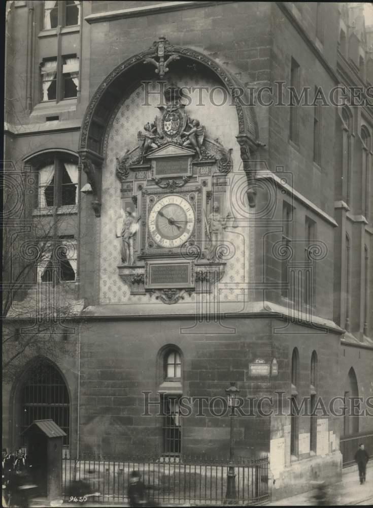 1936 Press Photo Famous Clock in Wall of Palace of Justice in Paris France