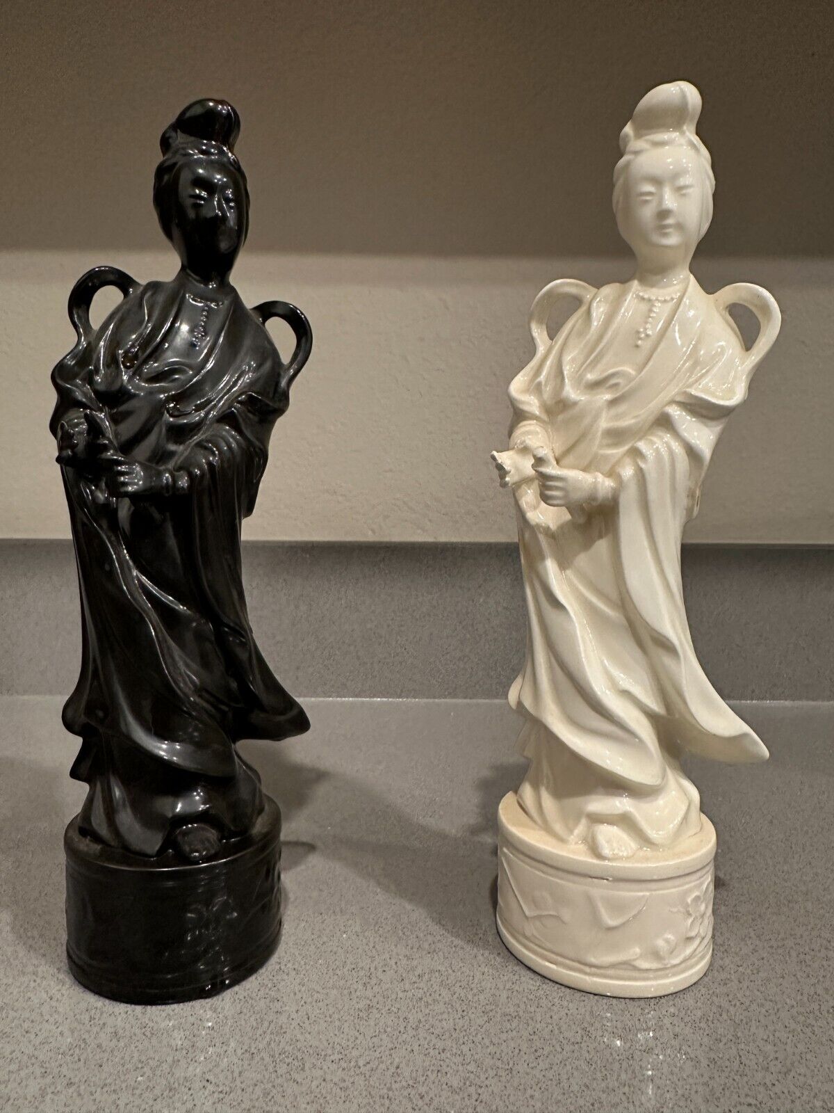 Pair of Goddess of Mercy - Kwan Yin is in Very Good Vintage condition  (GuanYin)