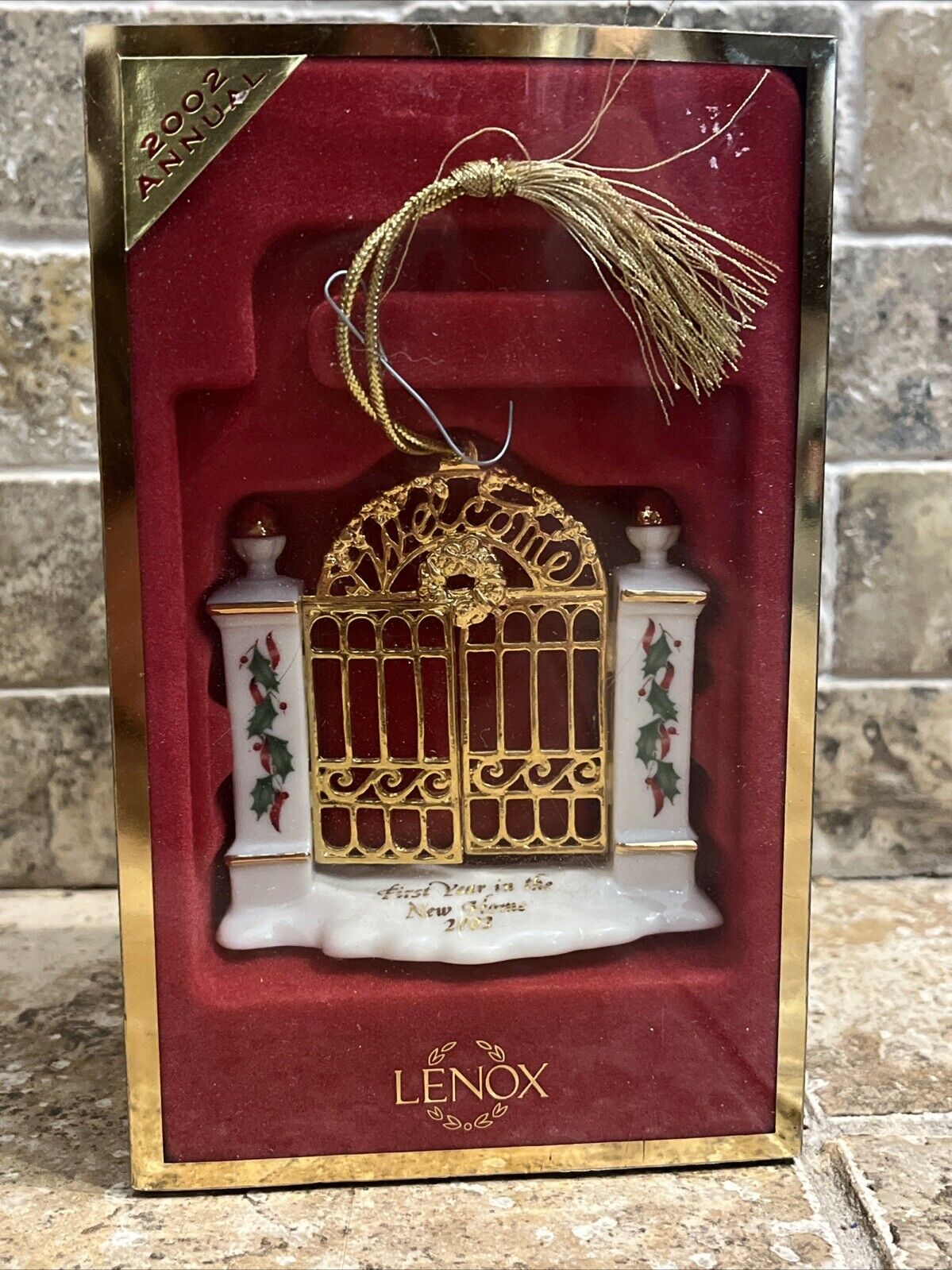 LENOX CHRISTMAS ORNAMENT FIRST YEAR IN THE NEW HOME 2002 HOLIDAYS DECORATION
