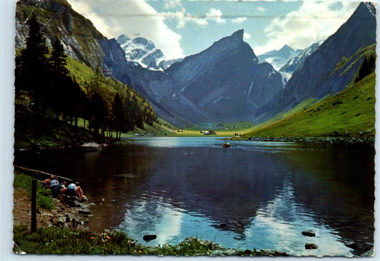 \'Seealpsee bei Appenzell mit Altmann, Rossmahd und Santis, Switzerland