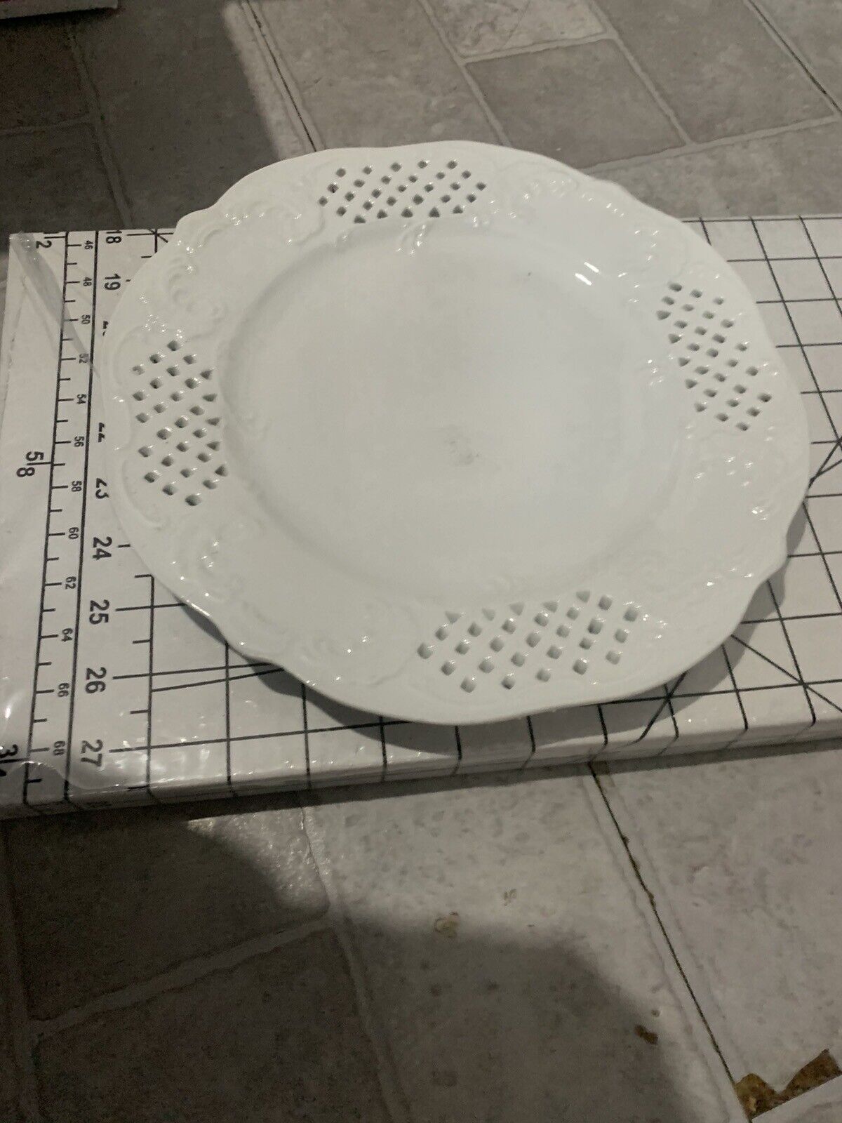 White plate with fancy leaf And holes B226