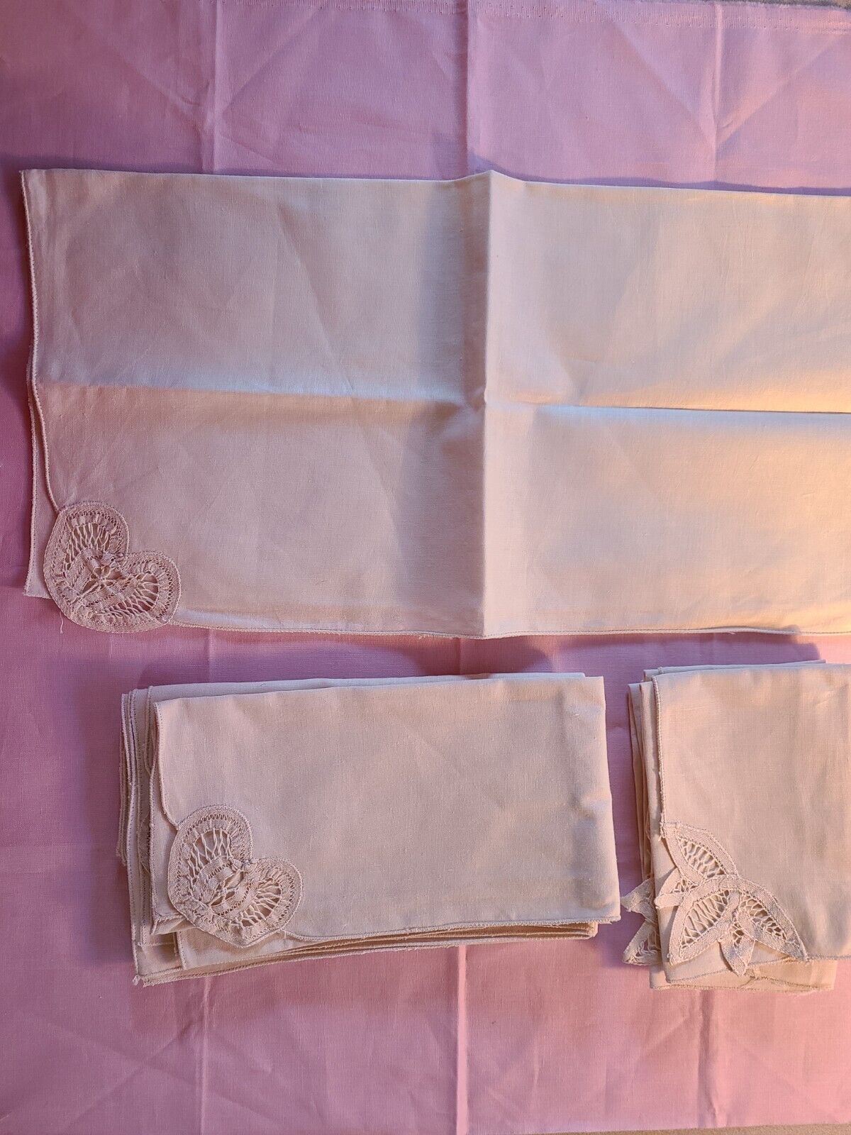 8 lovely antique ivory linen embroided napkins 2 sizes 4 @ 17\