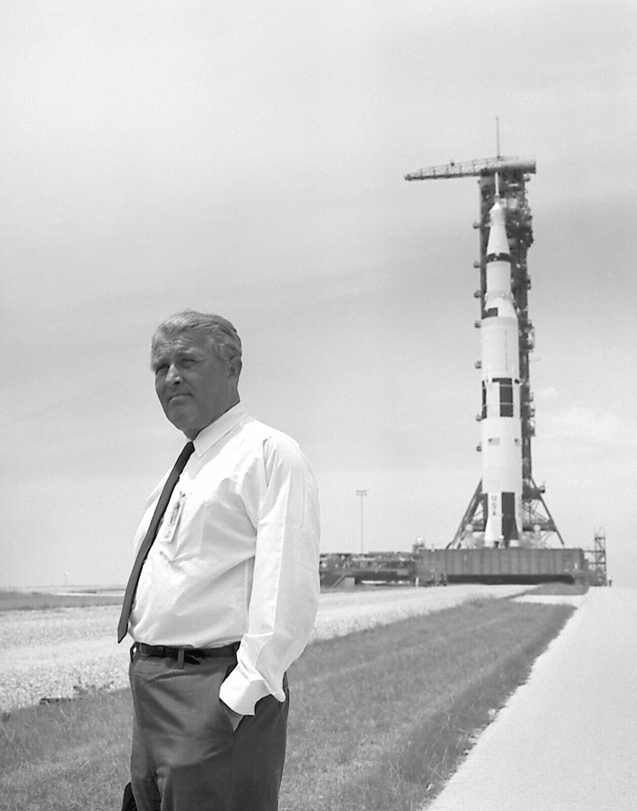 Wernher von Braun Standing by  NASA  Apollo 11 Saturn V Rocket 8.5\