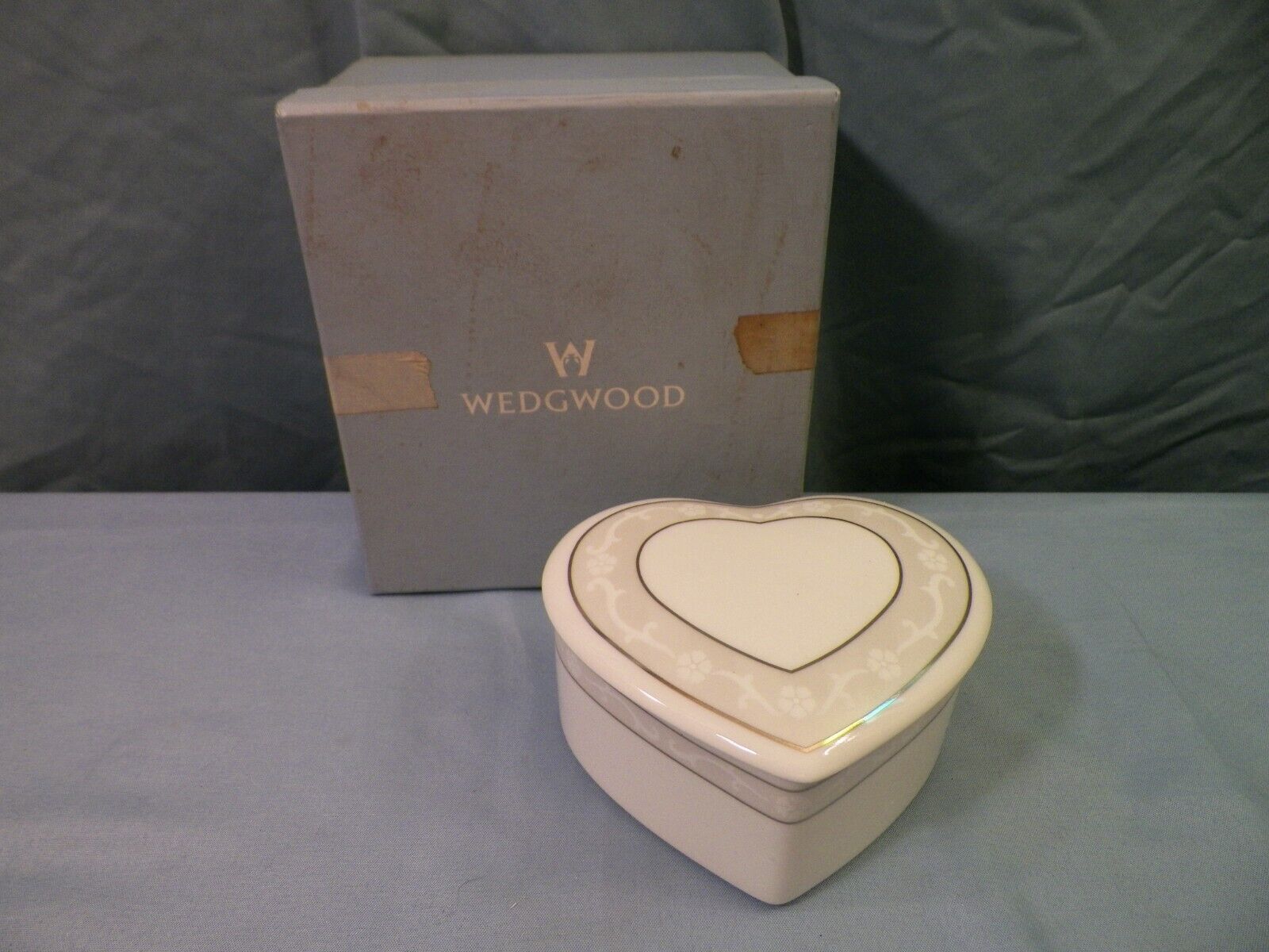 Wedgwood Icing Bone China Heart Shaped Trinket Jewelry Box w/ Box