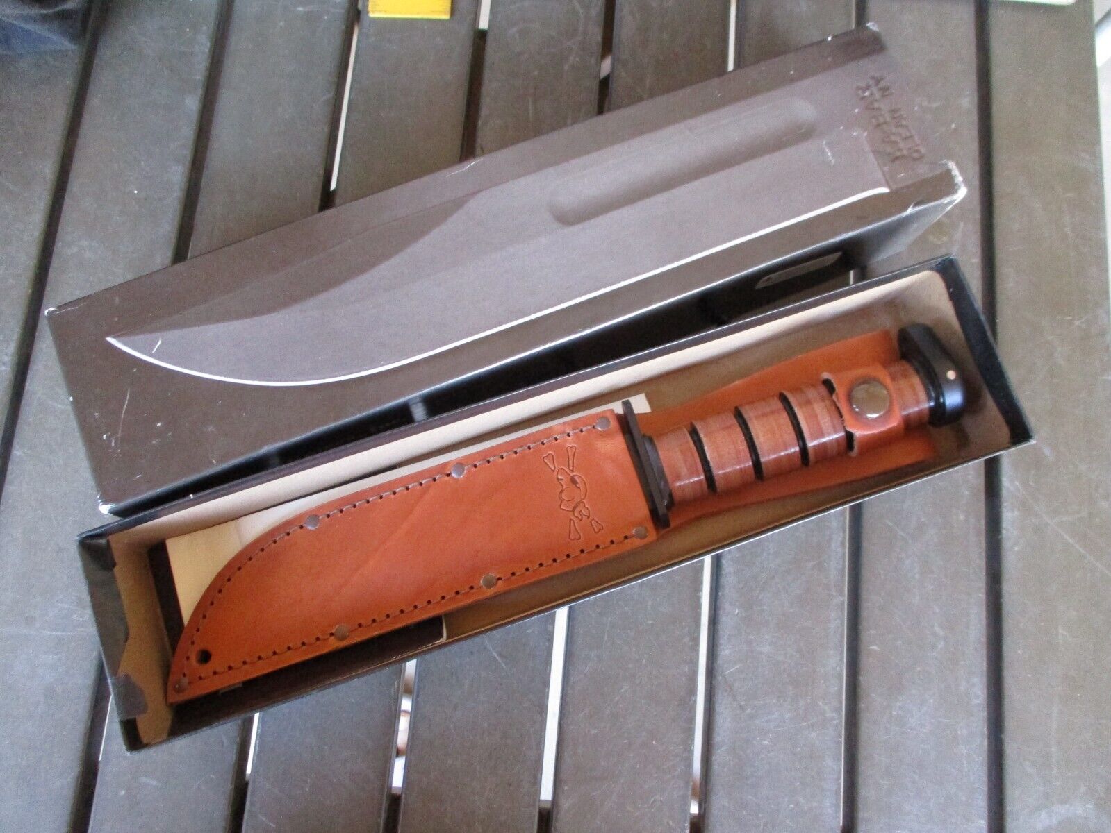 Ka-Bar Model 1317 Dog\'s Head Knife, USA made, with Box & Leather Sheath
