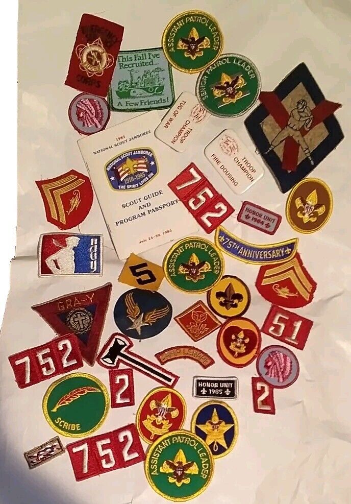 Vintage Lot 35 Official Boy Cub Scouts  Merit Badges Jamboree Booklet 1985 2 Pin