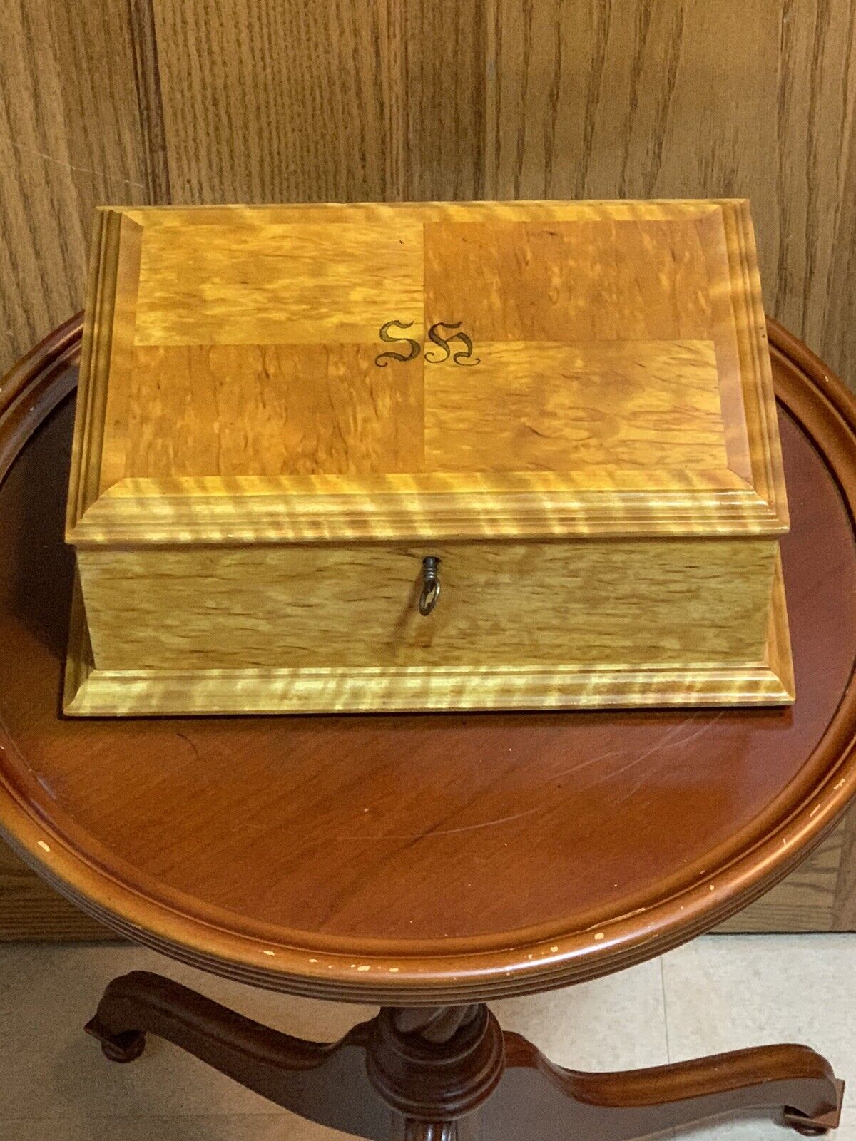 Beautiful Vintage Wooden Jewelry/Trinket/Humidor Box  