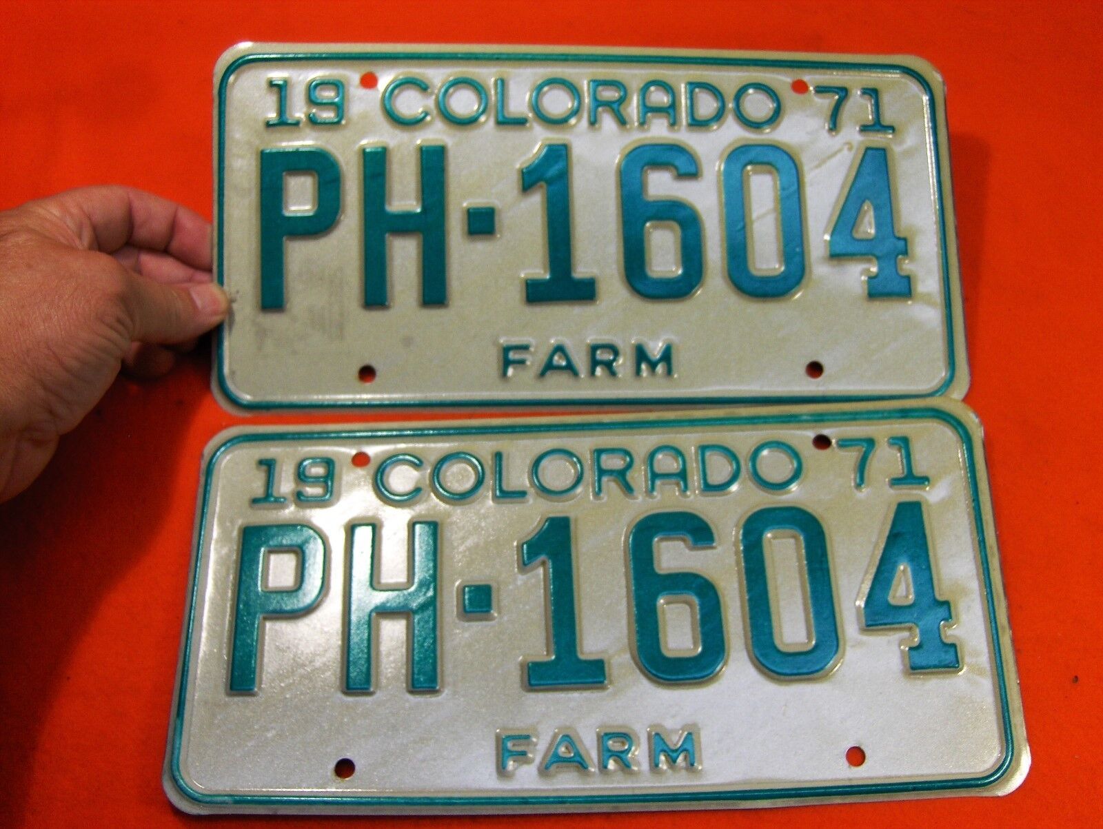 VINTAGE SET OF 2 UN-ISSUED 1971 COLORADO D.O.T. FARM TRUCK  LICENSE TAG PLATE 