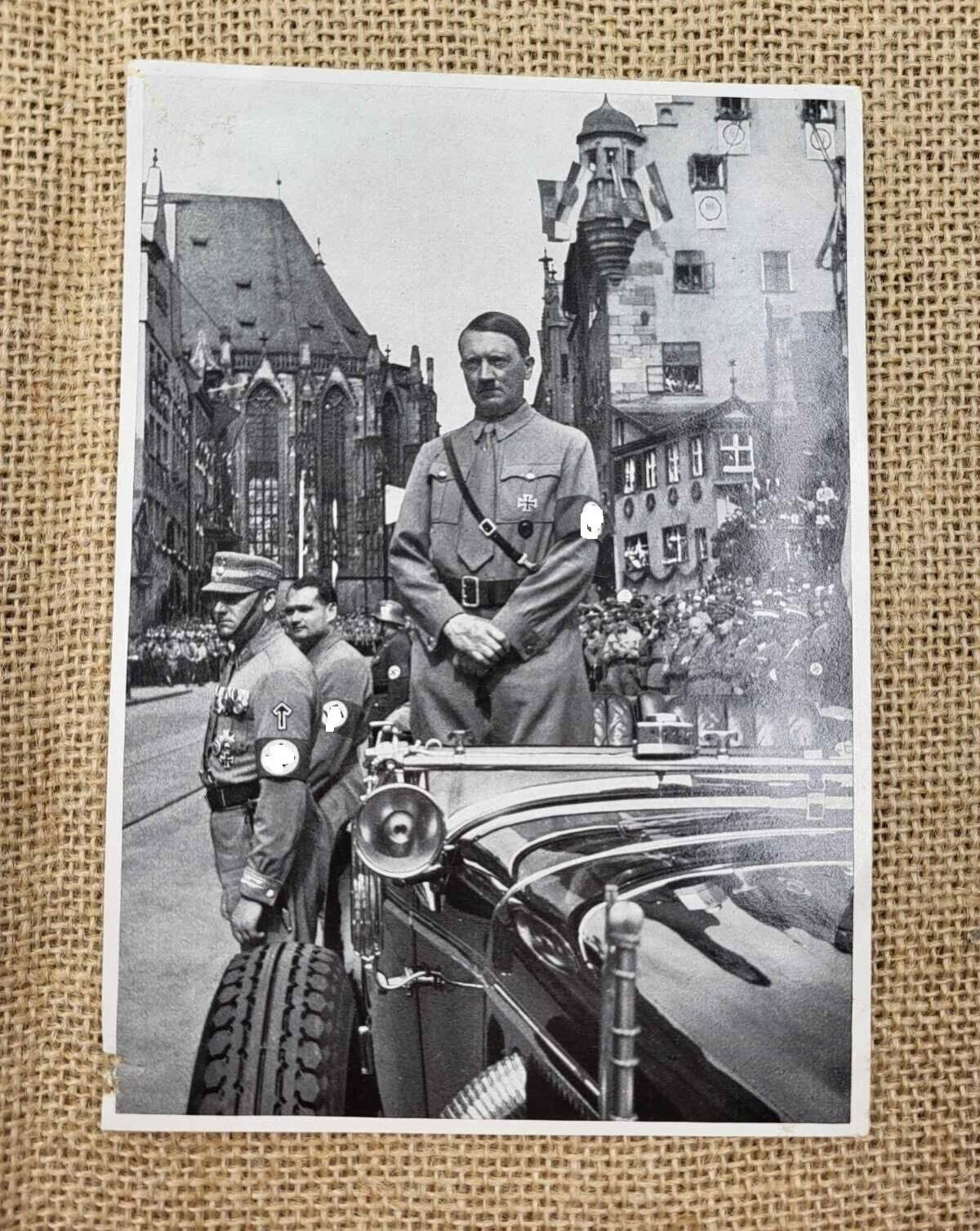 Photo-drawing of Adolf Hitler in a car on the eve of the Freedom Party