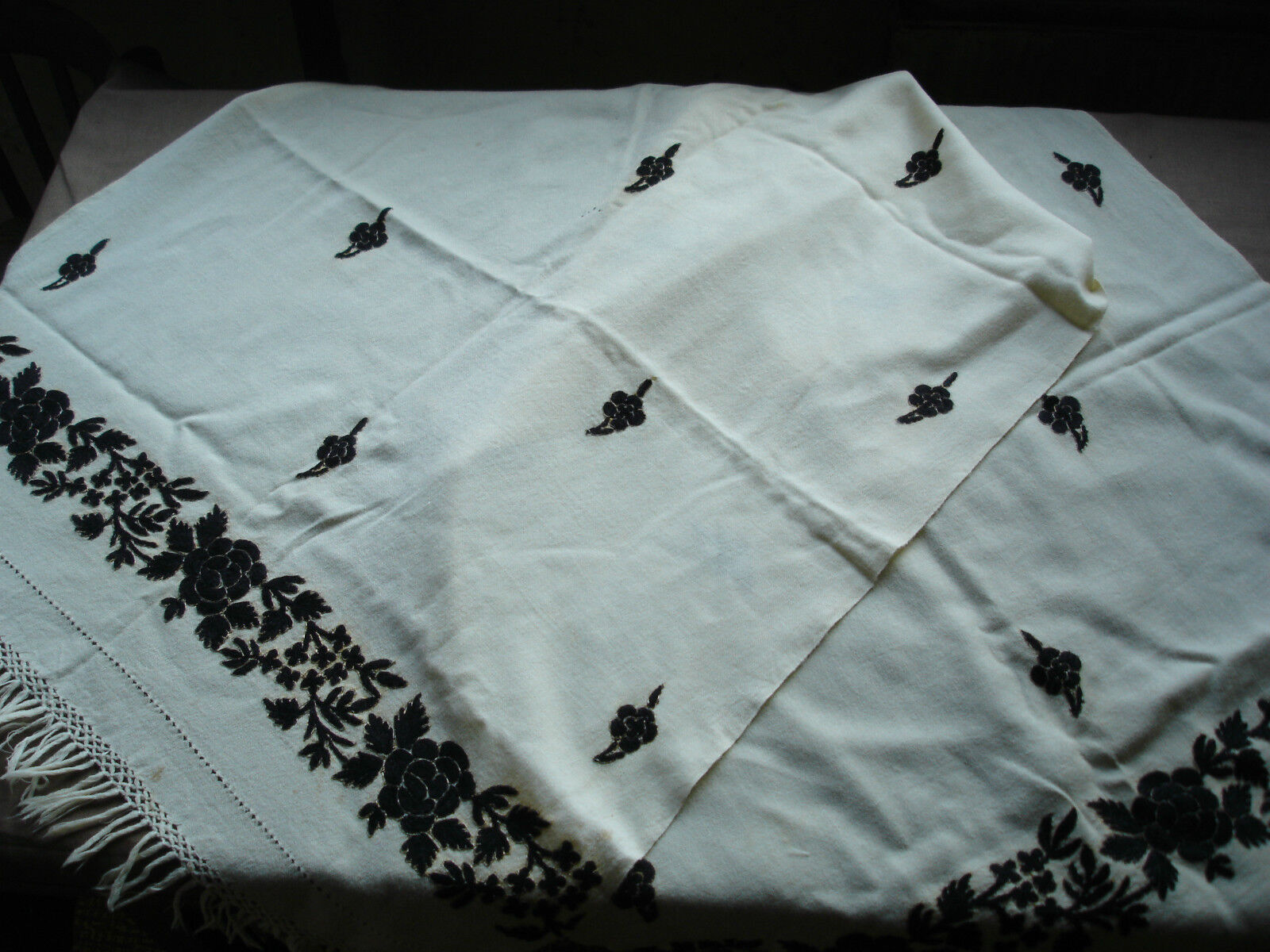 Beautiful Vintage Embroidered Scarf  176cm/64cm(69\'\'x25\'\') #0666
