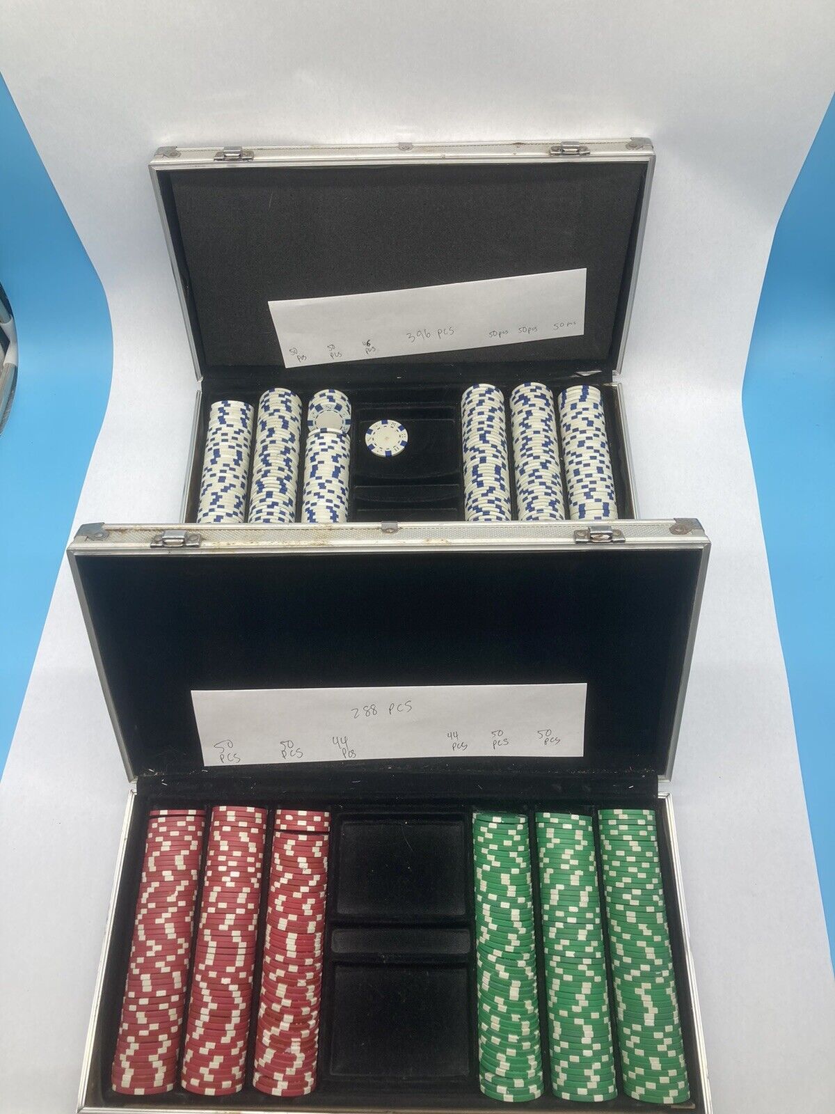 584 Dice Striped Poker Chips Casino Clay Composite White Red Green + Cases