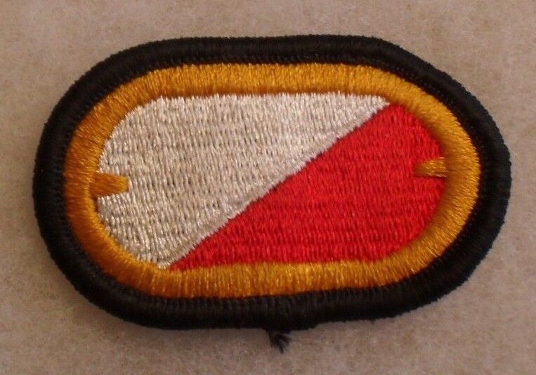 1980\'S 32ND CAVALRY 1ST SQUADRON AIRBORNE PARA OVAL EMBROIDERED MERROWED EDGE