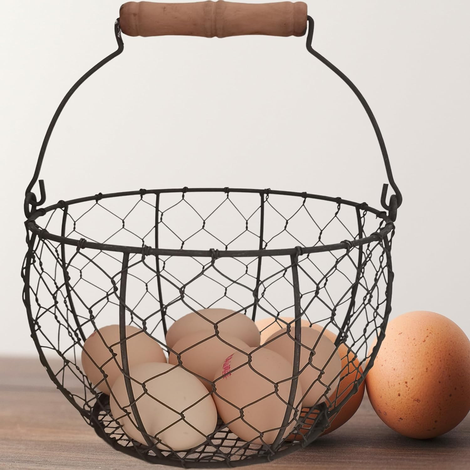 Farmhouse Metal Wire Egg Basket for Collecting Fresh Eggs,Round Handle Egg Baske