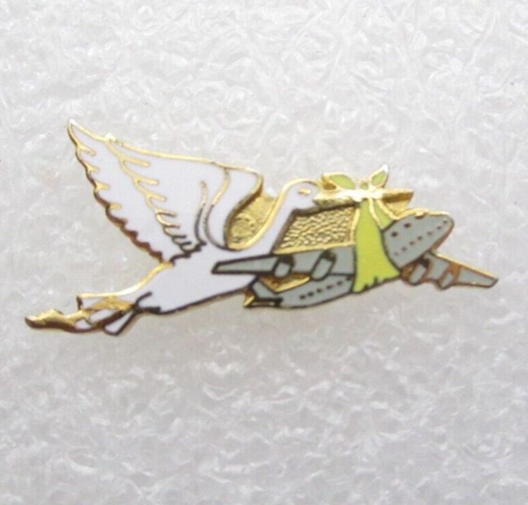 Cranes Bird Carrying  Passenger Jet Airplane Lapel Pin (C742)