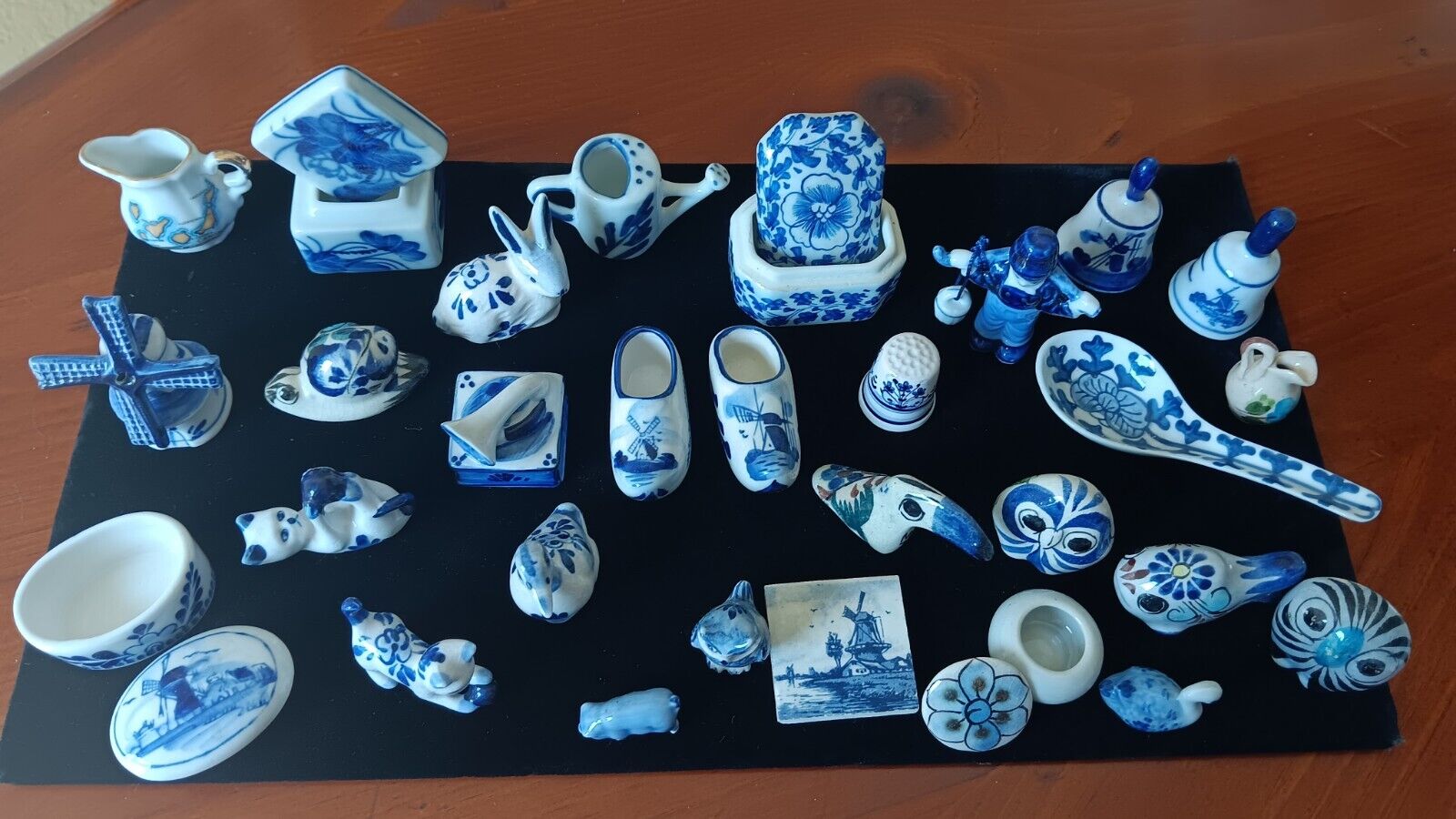 Vintage Mixed Lot of 33 pc Blue Delft Style & Other Ceramic Animals Boxes Etc.