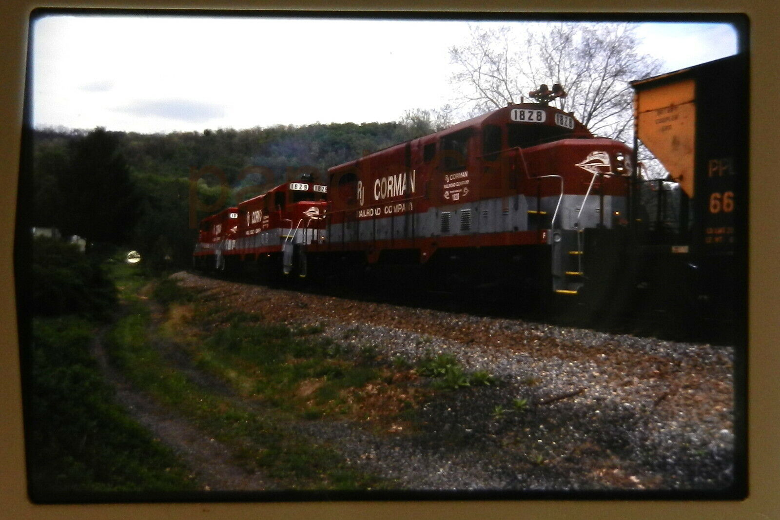 RR TRAIN Slide RJCR RJ Corman #1828 EMD GP16 Diesel Locomotive ~ HT15