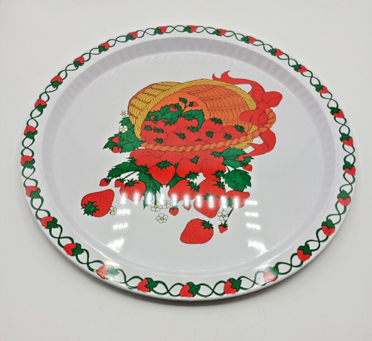 Vintage Giftco Inc. Strawberries in Basket 13\