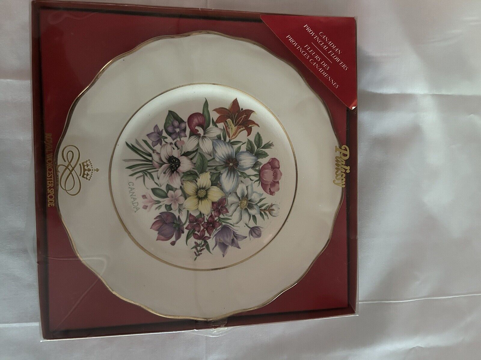VINTAGE ROYAL WORCESTER COMPANY PALISSY FLORAL \'CANADA\' PLATE MADE IN ENGLAND