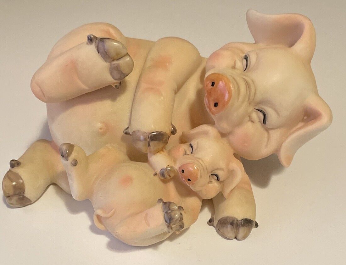 🐷 FUN Vintage PIGGY PIES Pigs Ham Bones Tickling Laughing Figurine 7.25” L