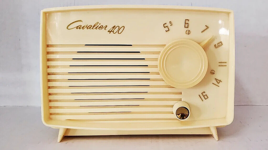 1959 Cavalier 400 AM Tube Radio Atomic Pastel Yellow Excellent Rare Radio