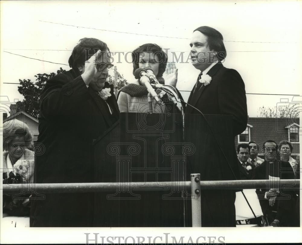 1980 Press Photo Lawrence E. Chehardy on his swearing in ceremony - noa61063
