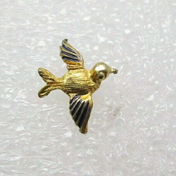 Flying Bird Lapel Pin (B105)