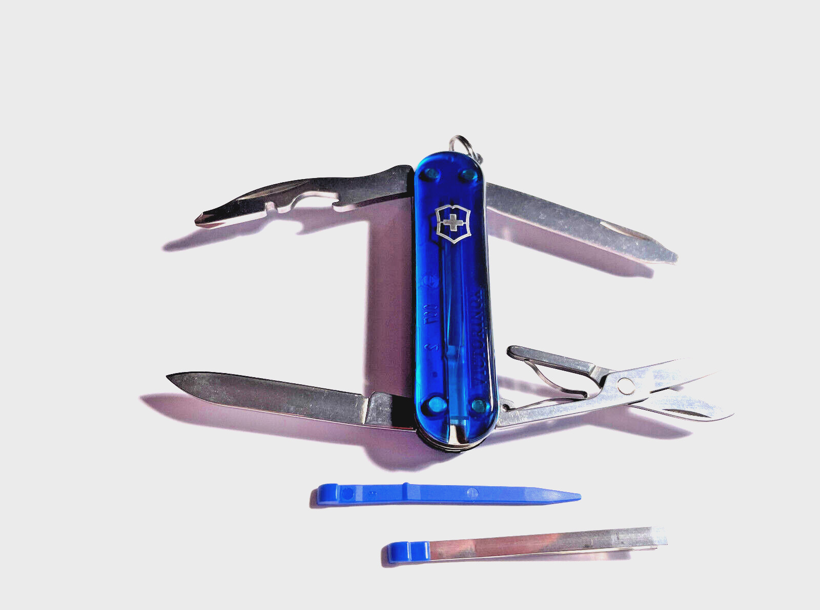 NEW in Box Victorinox Swiss Army 58mm Knife : SAPPHIRE BLUE MANAGER  : 0.6365.T2