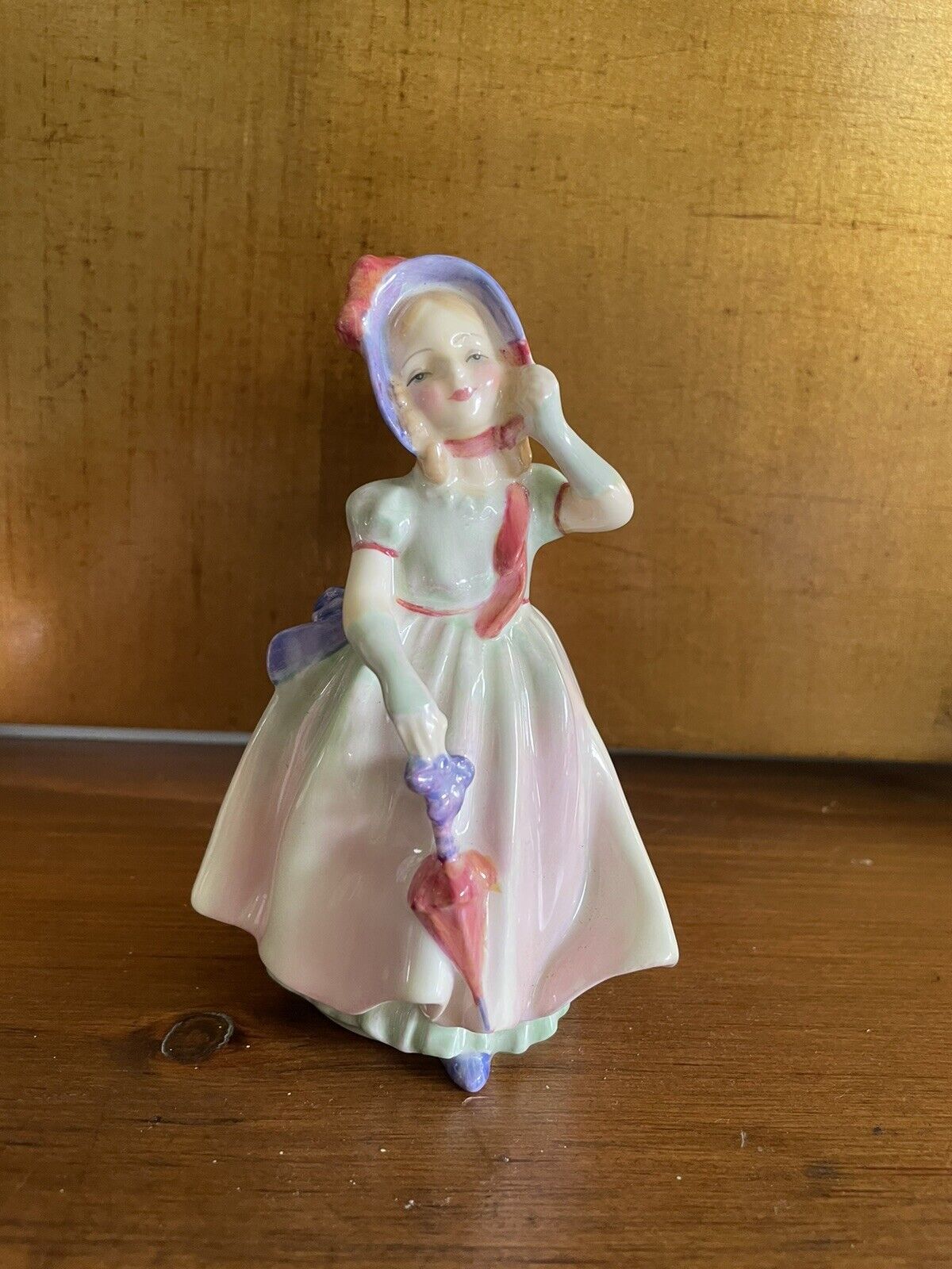 Vintage Royal Doulton Figurine  BABIE HN1679