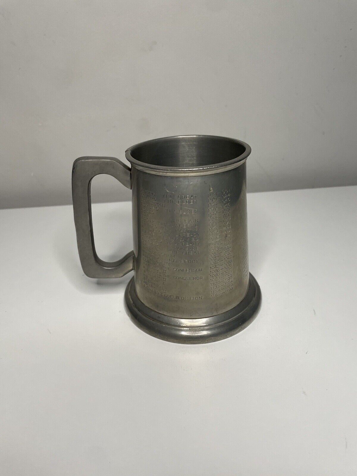 The King\'s Tankard 871 - 1952 English Engraved Pewter with Glass Bottom