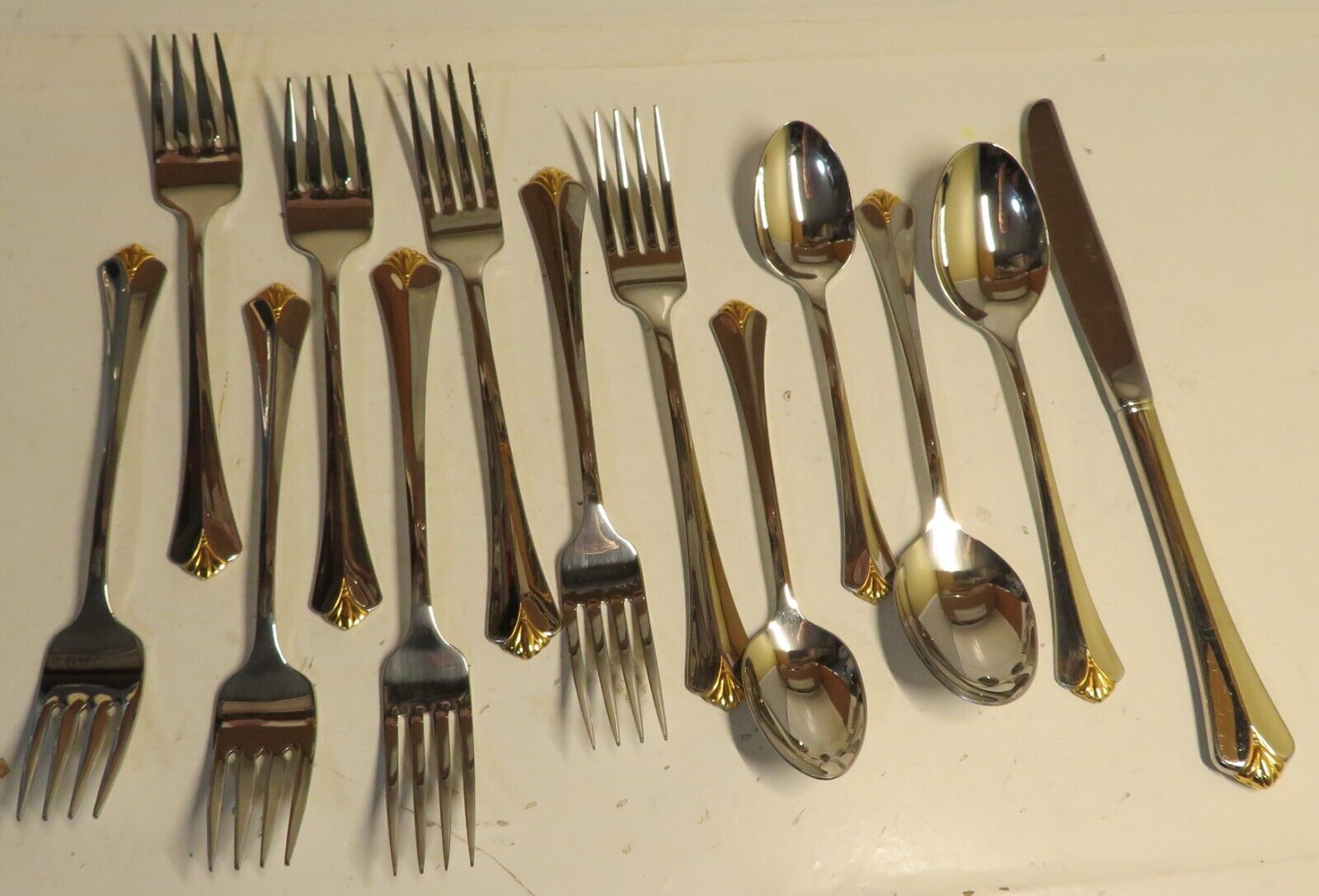 Oneida Silver Westgate Gold Accent Stainless Steel Mixed Lot Distinction Deluxe