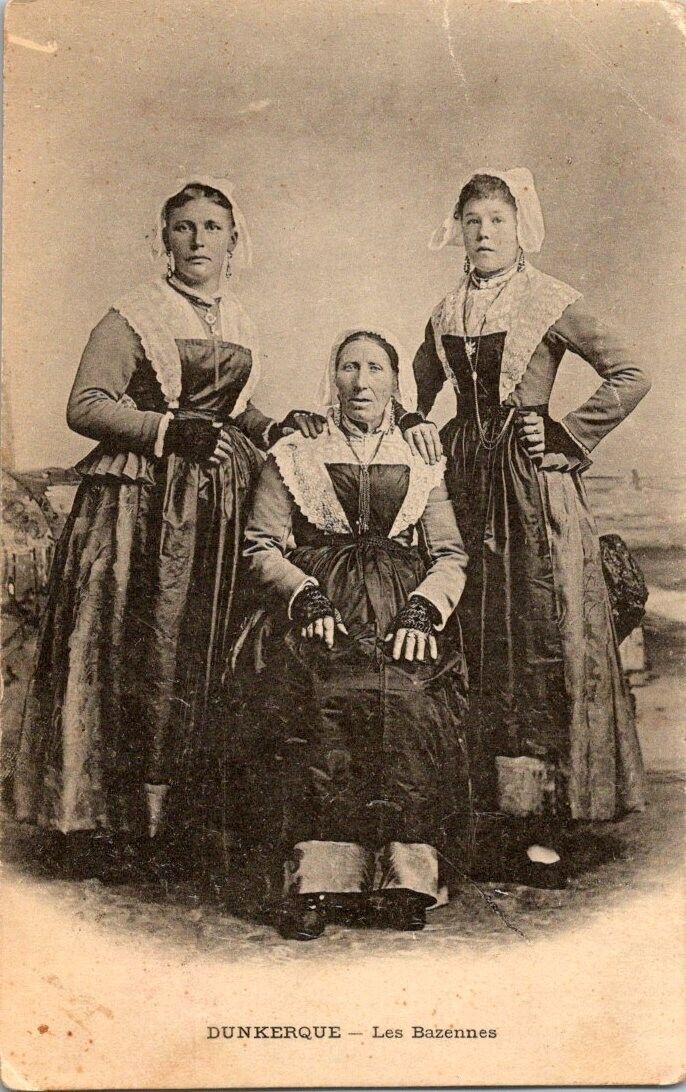 Vintage Postcard-real photo, 3 women DUNKERQUE- Les Bazennes 1909