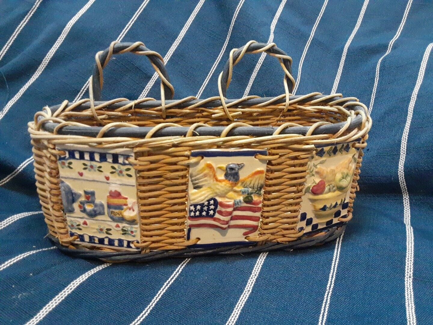 VTG - Wicker Basket w/3 Ceramic Kitchen Tiles Patriotic  Rustic AMERICAN FLAG