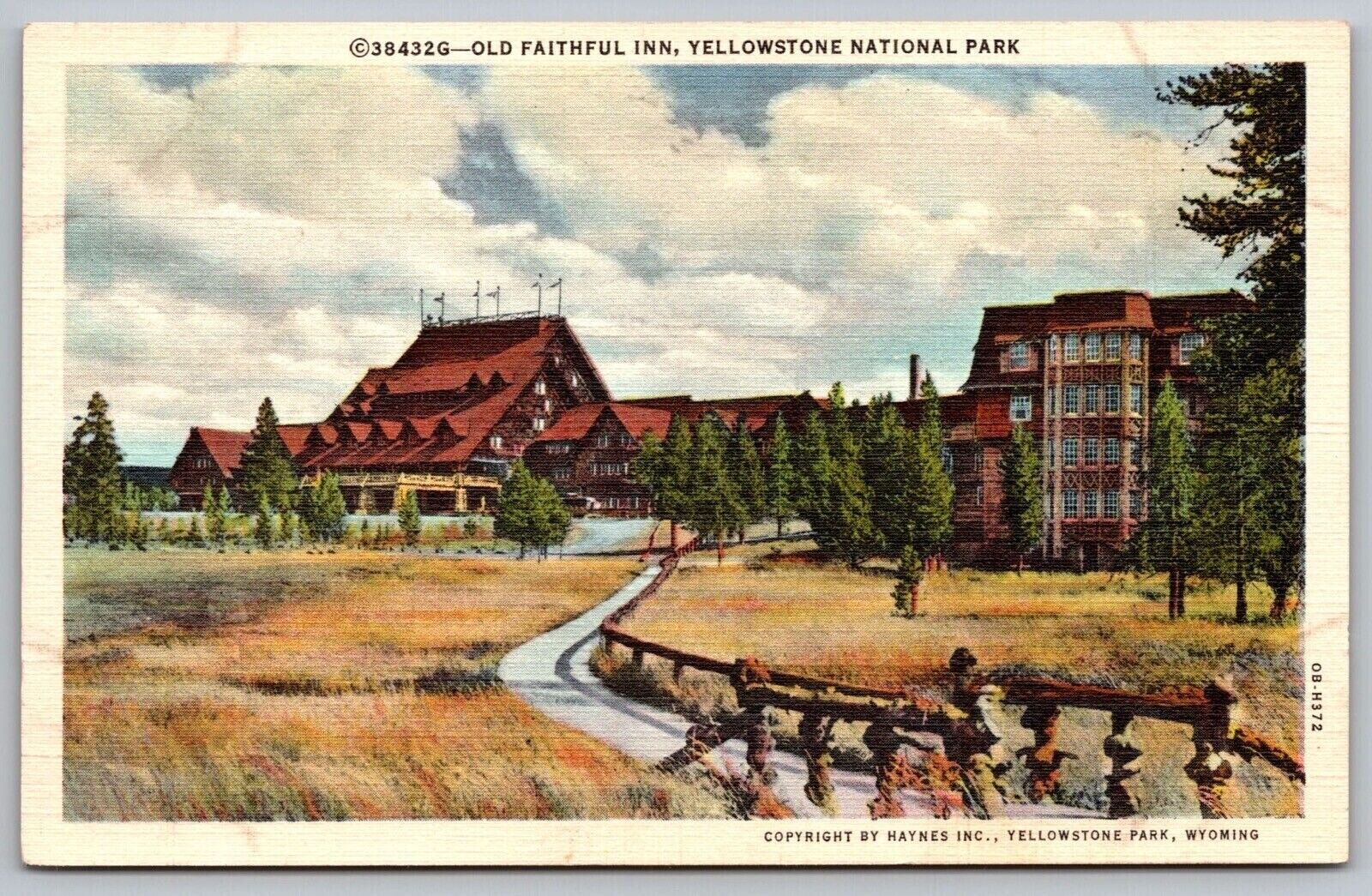 Old Faithful Inn Yellowstone National Park Wyoming Historic Vintage UNP Postcard