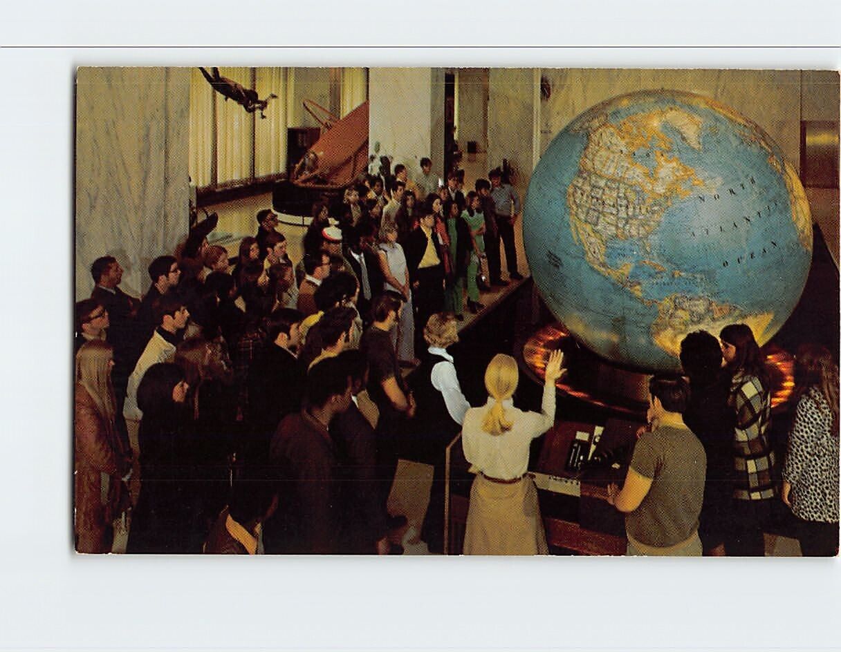 Postcard World\'s Largest Unmounted Globe, National Geographic Museum, D. C.