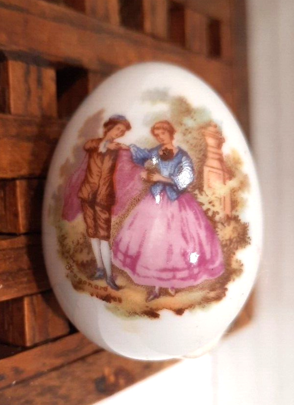 Vtg Limoges France Hand Painted Mini Porcelain Egg Trinket Dish Lid Courting 2\