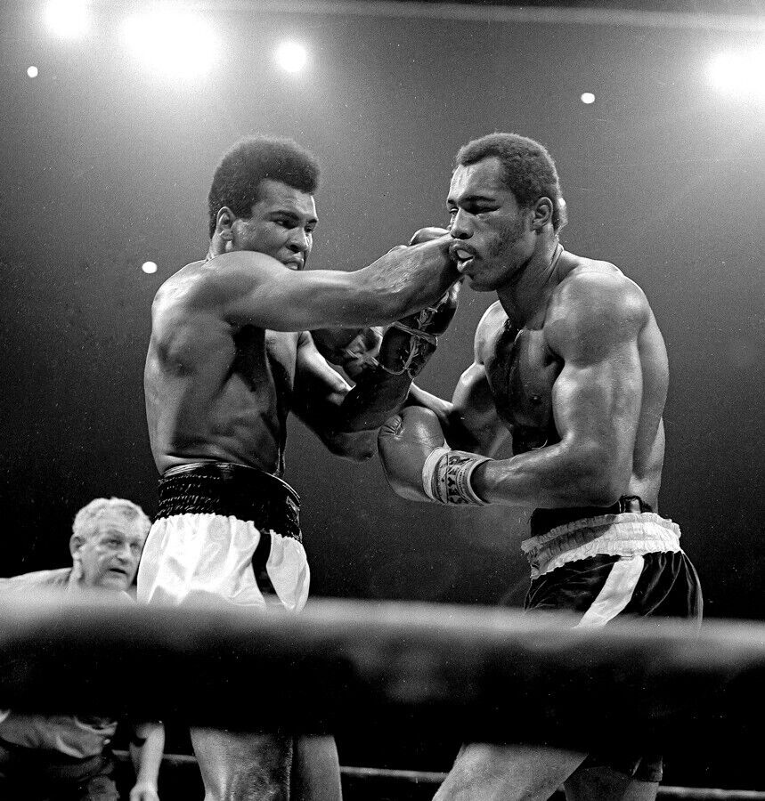 8x10 B&W photo of the Greatest of All-Time, Muhammad Ali v. Ken Norton