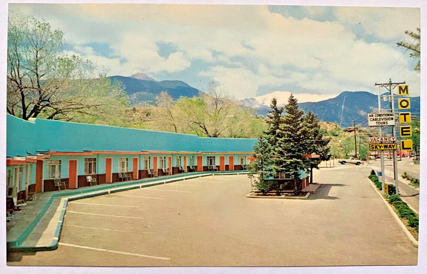Skyway Motel Exterior View Manitou Springs Colorado CO Vintage Postcard